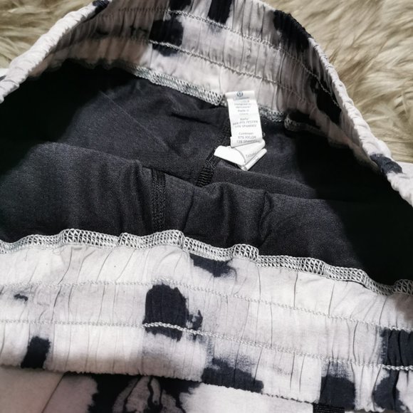 Stylish Black and White Women's Shorts - Picture 6 of 11